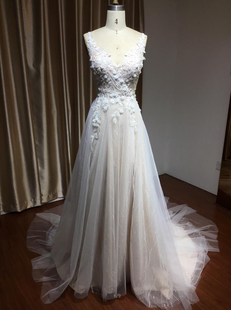 Chic Straps Floral Appliques A-Line Side Wedding Dress with Split Backless