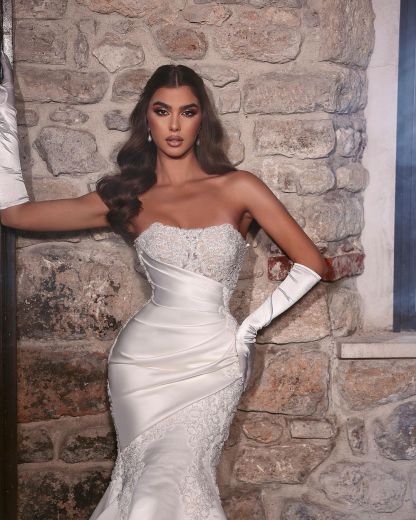 Beautiful Long Mermaid White Lace Sleeveless Wedding Dress With Appliques-BMbridal.com