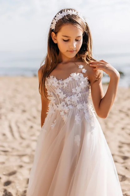Beautiful White A-line Sleeveless Appliques Flower Girls Dress-BMbridal.com