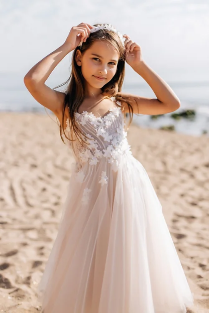 Beautiful White A-line Sleeveless Appliques Flower Girls Dress-BMbridal.com