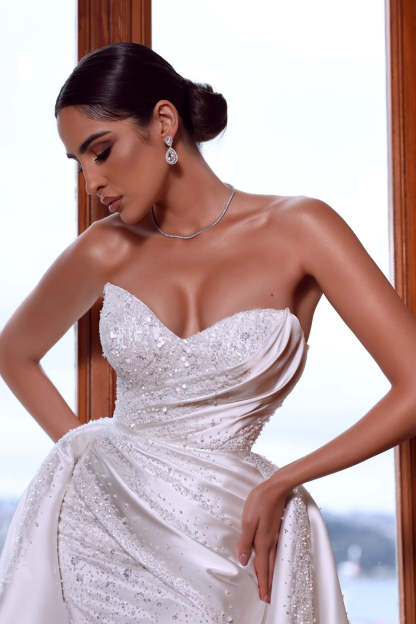 Beautiful White Sweetheart Beading Sleeveless Wedding Dress With Detachable Train-BMbridal.com