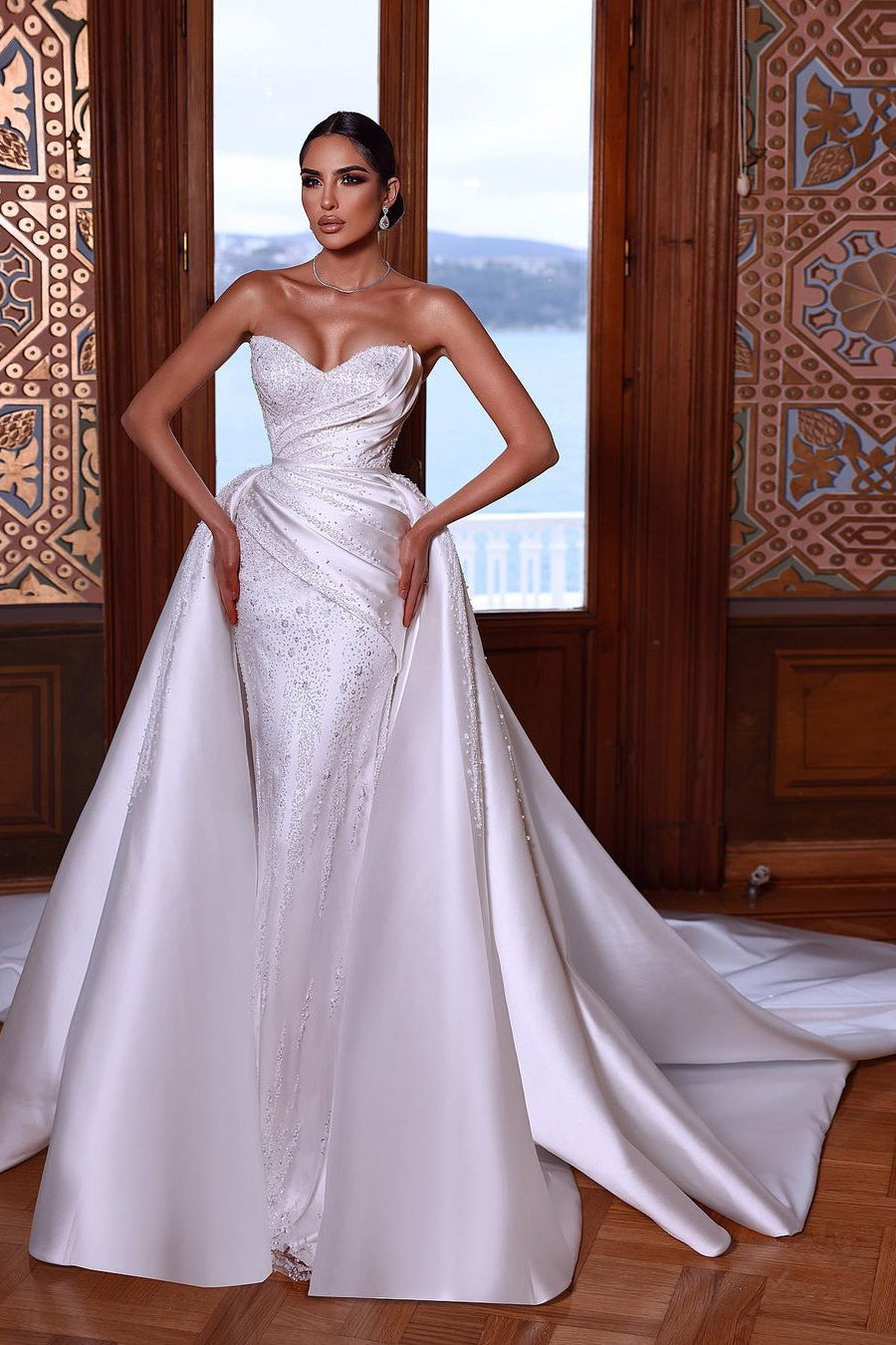 Beautiful White Sweetheart Beading Sleeveless Wedding Dress With Detachable Train-BMbridal.com
