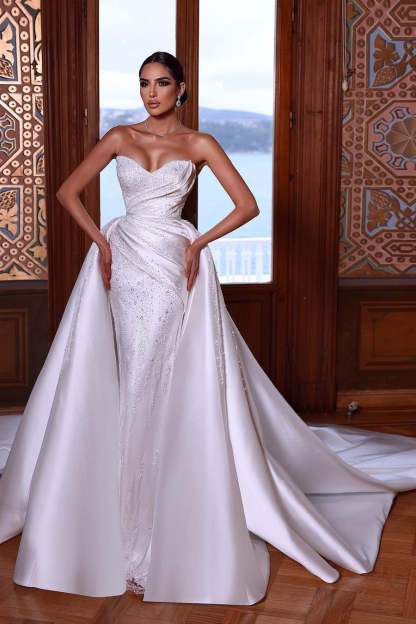 Beautiful White Sweetheart Beading Sleeveless Wedding Dress With Detachable Train-BMbridal.com