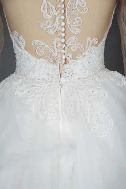 Chic Ruffles Ball Gown Long Sleeve Wedding Dress with Lace Appliques