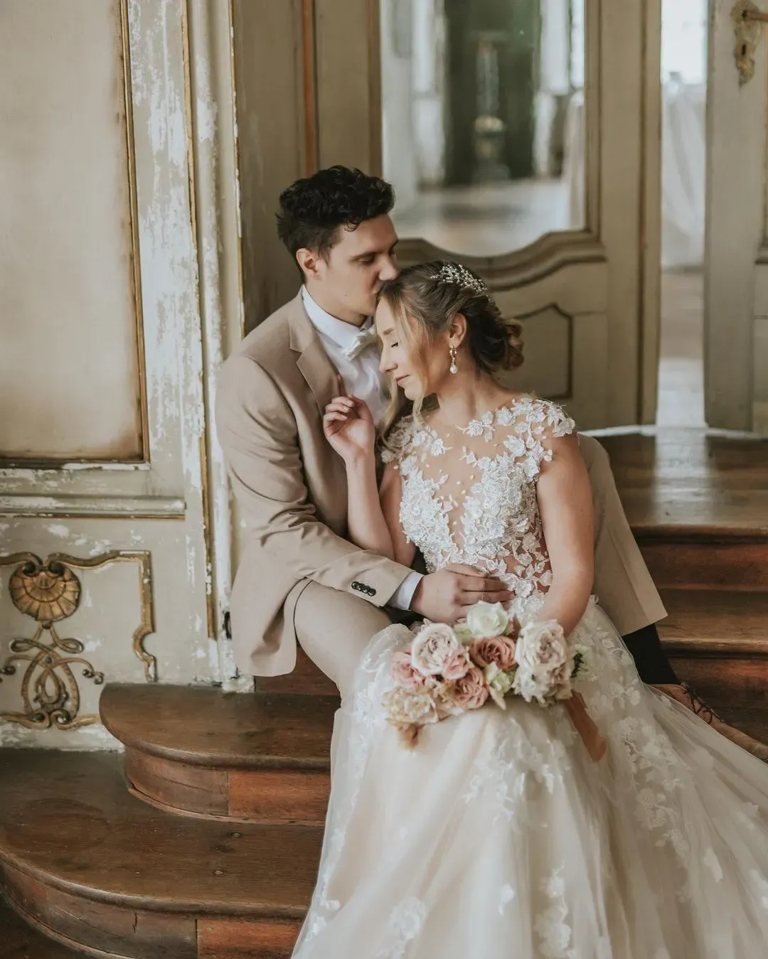 Chic Boho A-Line Tulle Long Wedding Dress with Lace Appliques