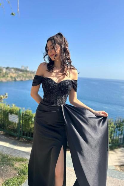 Chic Black Mermaid Sweetheart Off-The-Shoulder Satin Prom Dresses with Slit