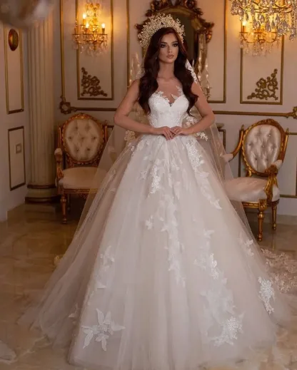 Charming Bateau Tulle Floor-Length A-Line Wedding Dress with Appliques Lace