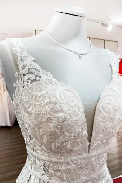 Classic Long Mermaid Tulle Sleeveless Wedding Dress with Lace Backless