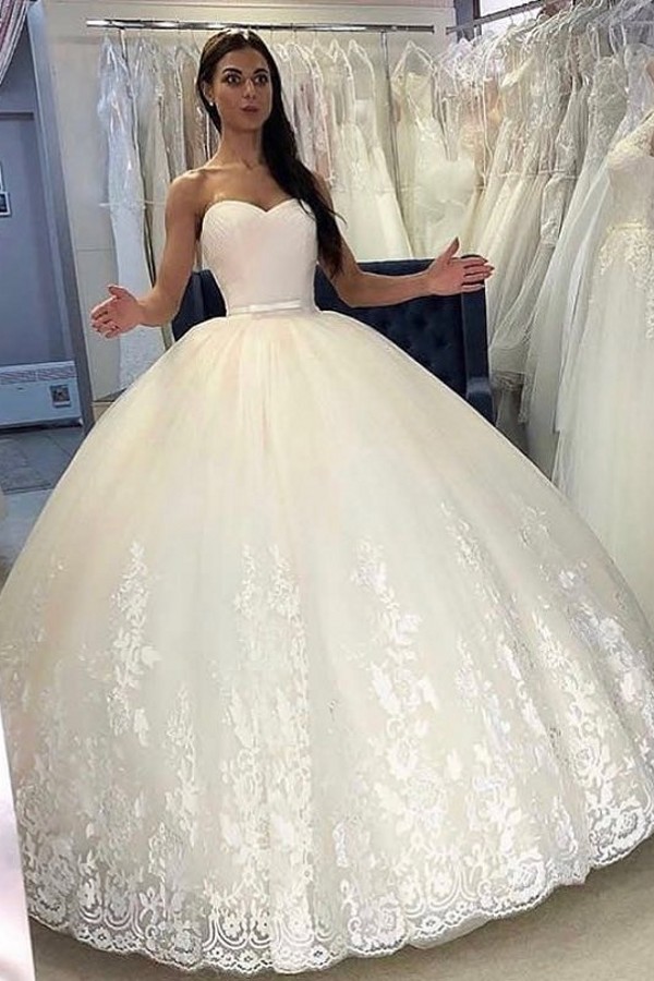 Simple Floor-Length Princess Sweetheart Backless Wedding Dress with Appliques Lace Tulle