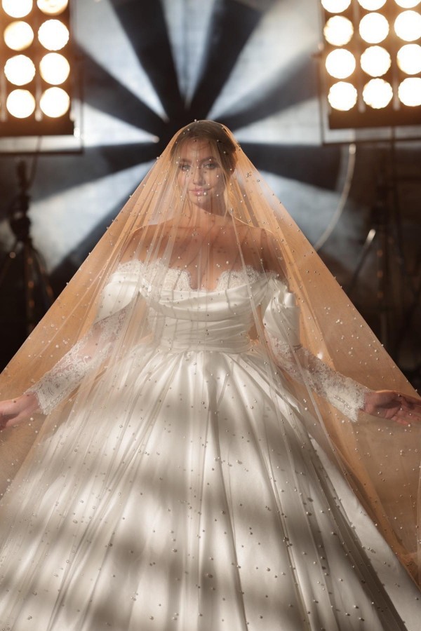 Bmbridal Off-the-Shoulder Long Sleeves Wedding Dress Ball Gown Satin-BMbridal