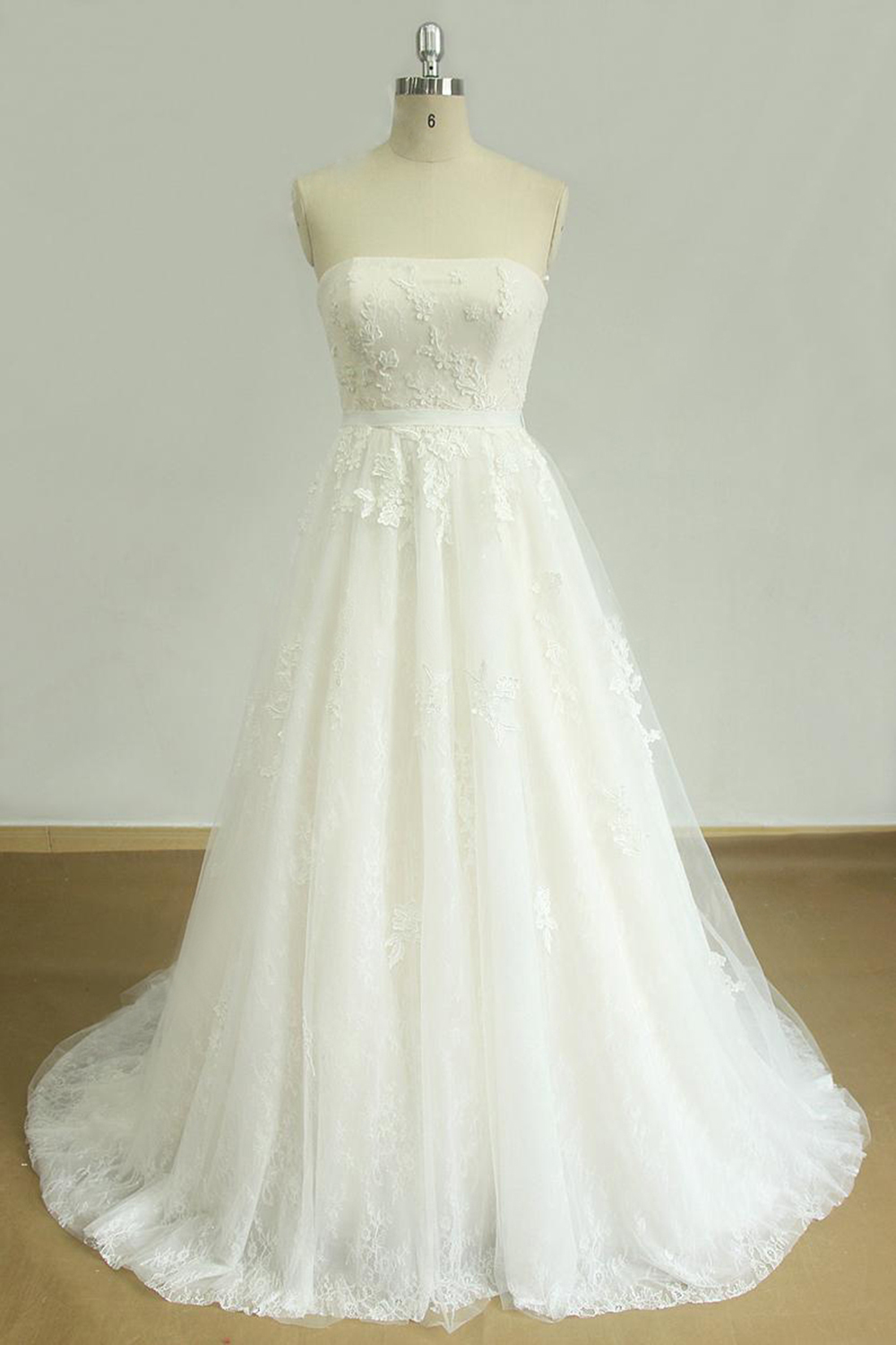 BMbridal Elegant Strapless Lace Tulle Wedding Dress Appliques White A-line Bridal Gowns On Sale