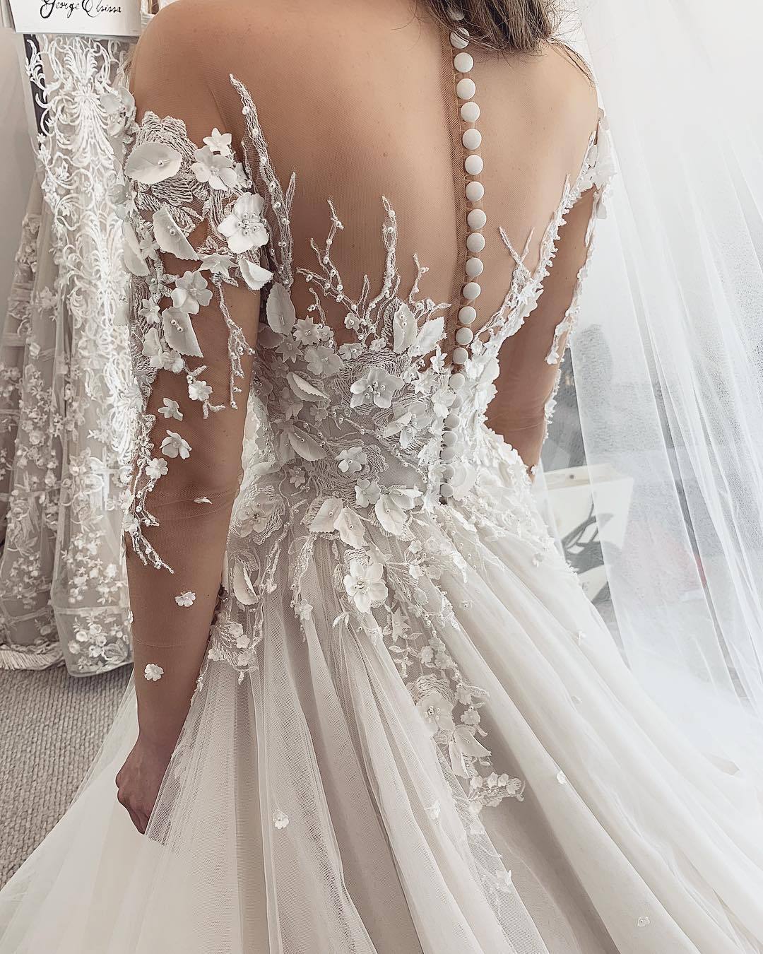 Beautiful Sweetheart Long Sleeve Tulle A-Line Wedding Dress with Appliques Lace