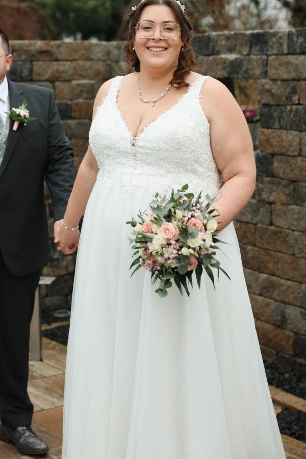 Classic Ivory V-Neck Sleeveless A-Line Wedding Dress with Appliques
