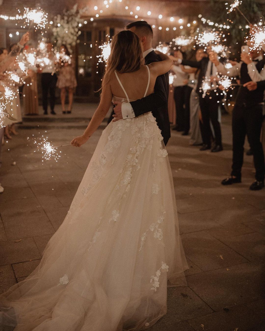 BMbridal Sleeveless V-Neck Beach Wedding Dress With Appliques-BMbridal