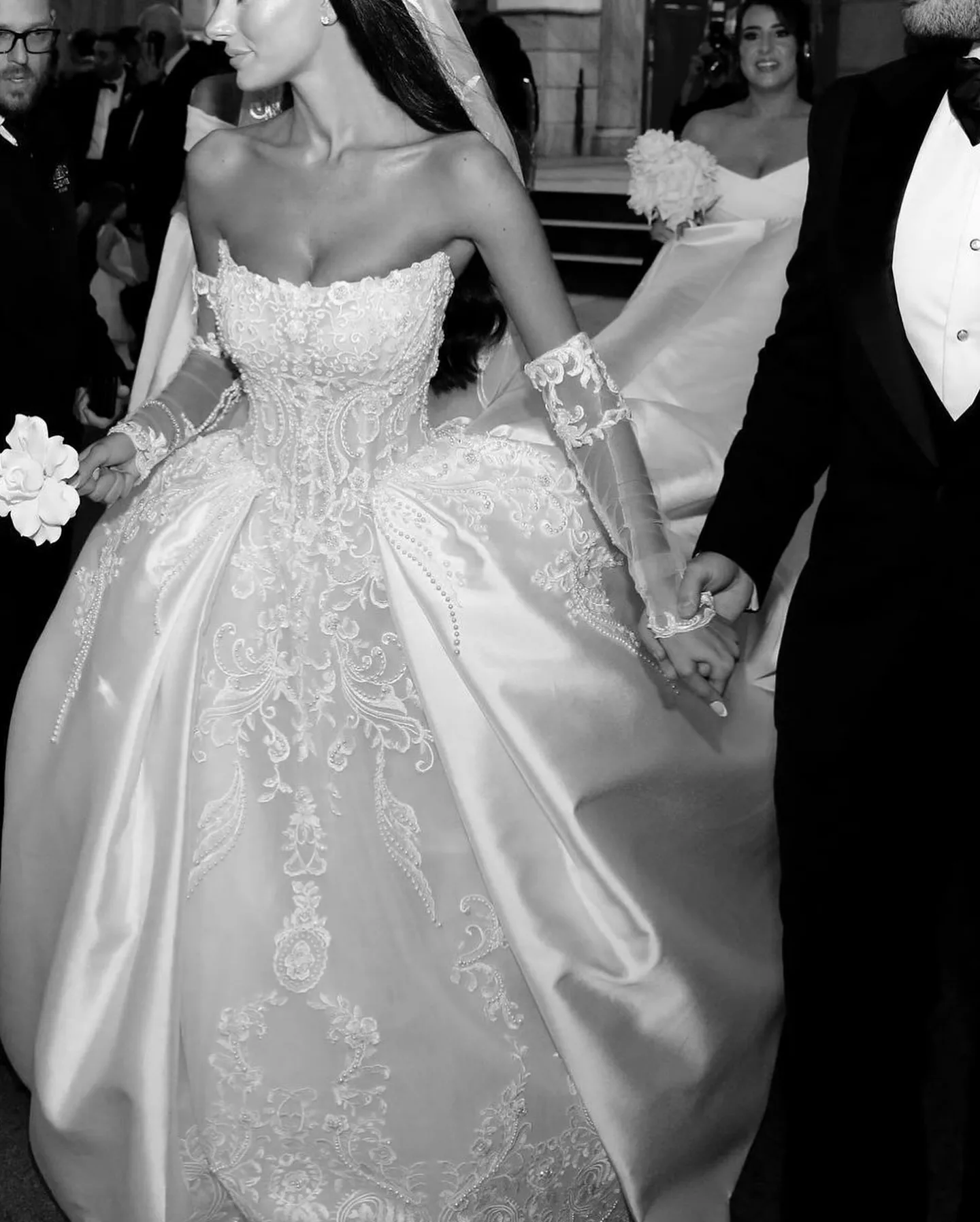 Arabic Lace Saudi Ball Gown Wedding Dress For Bride Strapless Pearls Satin Wedding Dresses Ruffle Dubai R Bridal Gowns Plus Size