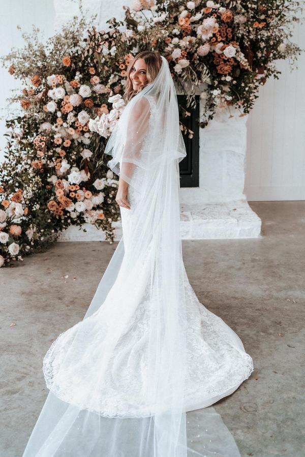 Bmbridal White Mermaid Wedding Dress V-Neck With Lace Appliques-BMbridal