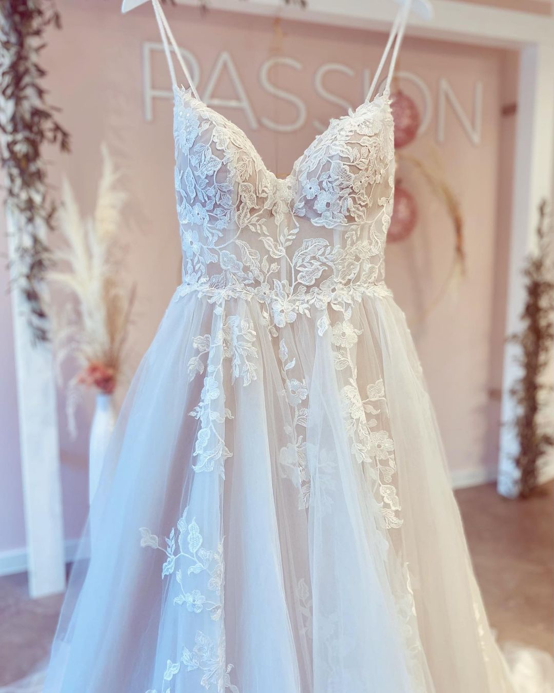 Popular Spaghetti-Straps Backless V-Neck Long A-Line Wedding Dress with Tulle