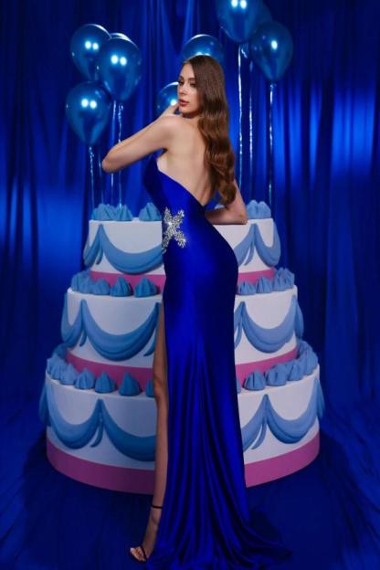 Glamorous Royal Blue Mermaid Floor-Length V-Neck Strapless Satin Prom Dresses with Slit