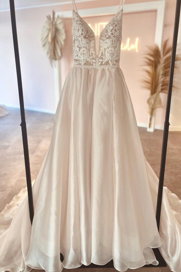 Bmbridal V-Neck A-Line Wedding Dress With Lace Appliques-BMbridal
