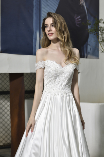 BMbridal Sexy Lace Appliques Off the Shoulder Sweetheart Wedding Dress with Low Back