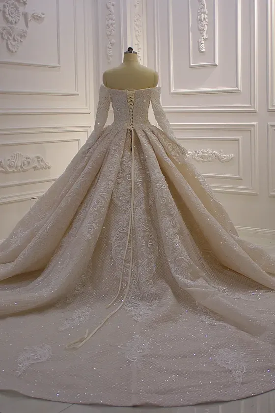 Stunning Ball Gown Off-the-Shoulder Long Sleeves Wedding Dress with Appliques Lace