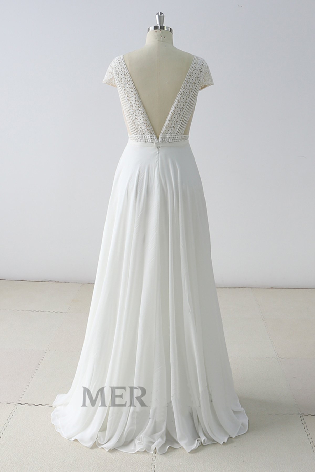 BMbridal Gorgeous White Lace Backless V-Neck Long Wedding Dress Sleeveless Appliques Bridal Gowns On Sale-BMbridal