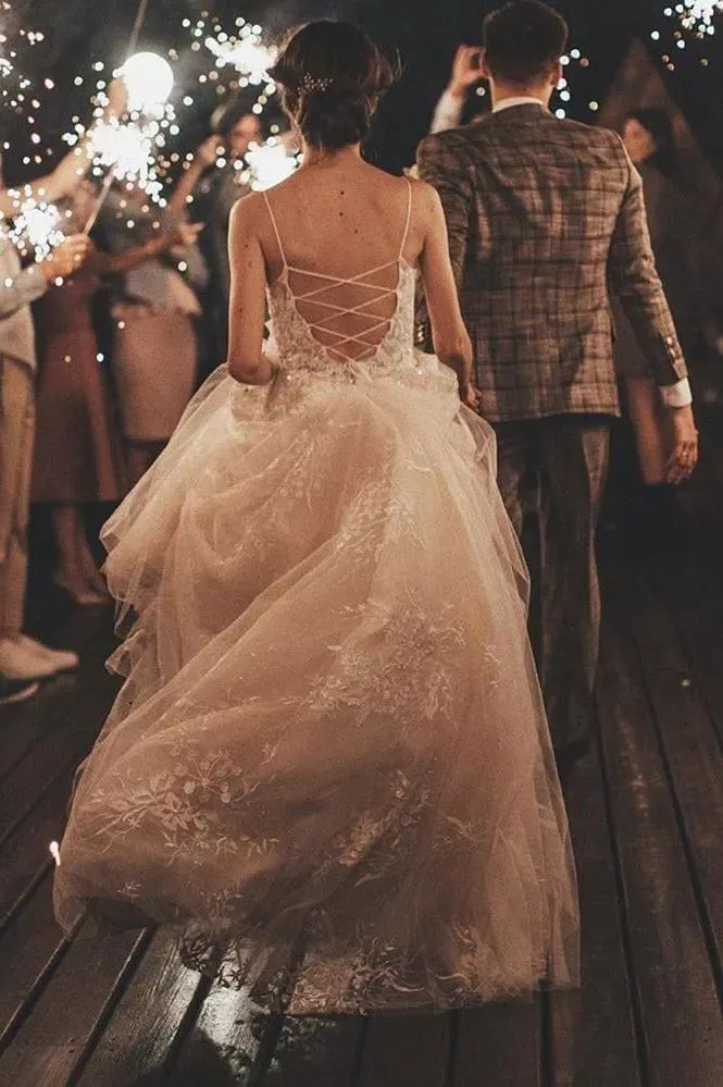 Romantic Long Tulle Spaghetti Straps Lace Wedding Dress with A-Line V-Neck