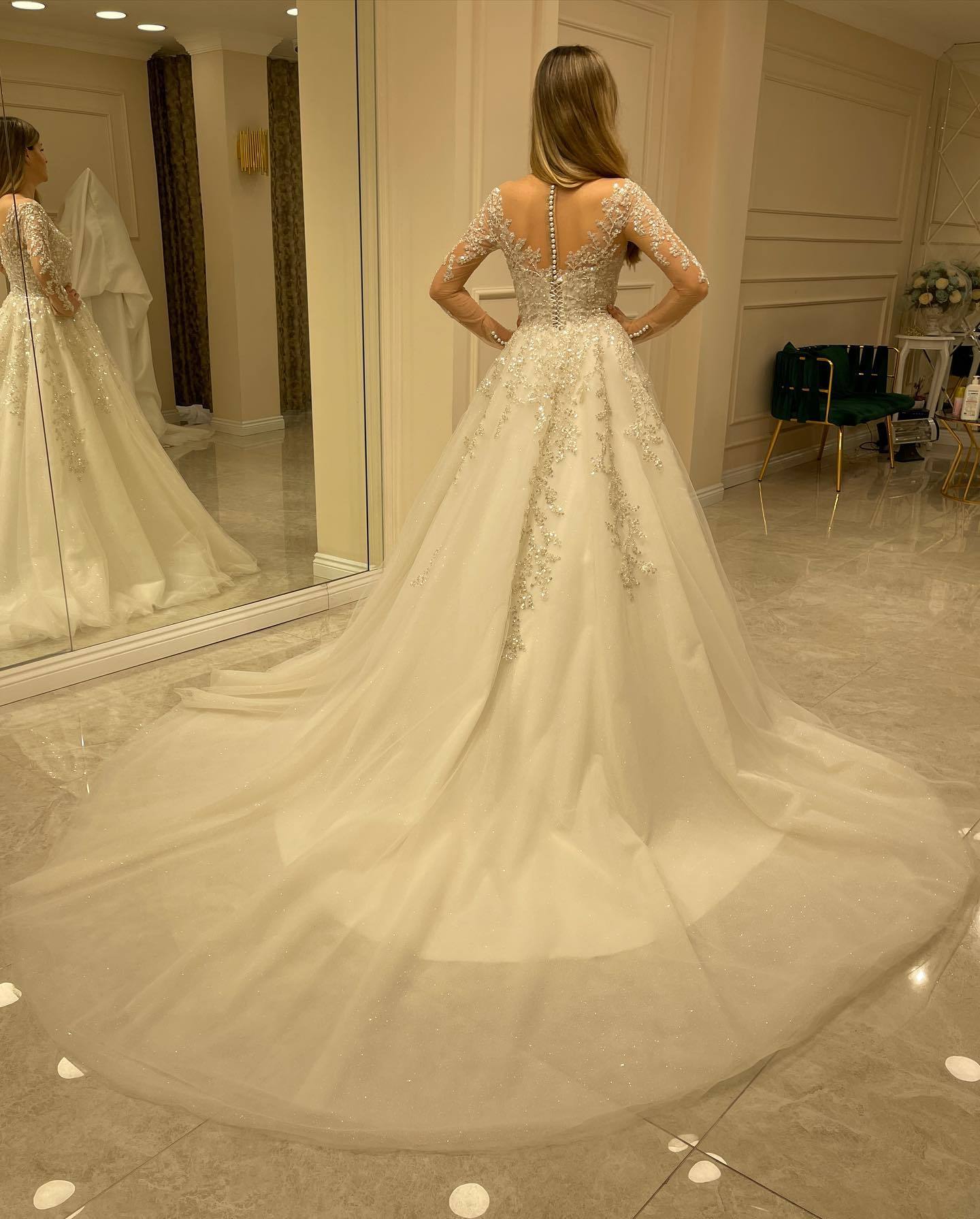 Charming A-Line Lace Appliques Long Wedding Dress with Sleeves