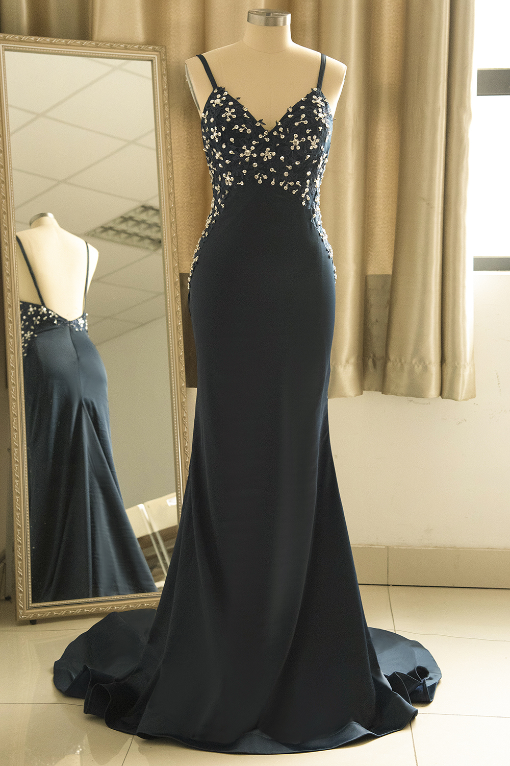 BMbridal Affordable Spaghetti Straps V-Neck Prom Dresses Sleeveless Appliques Beadings Party Dresses Online-BMbridal