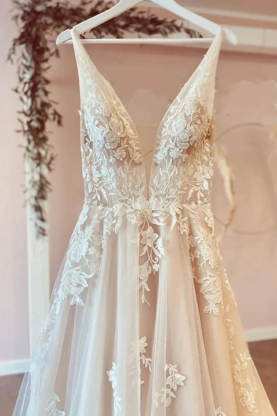Popular Floor-Length Tulle A-Line Deep V-Neck Wedding Dress with Floral Lace