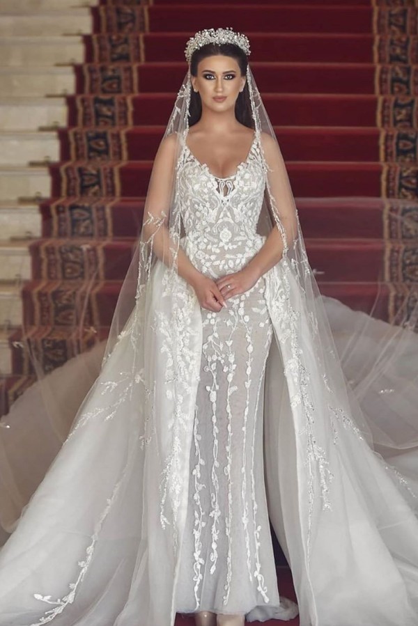 Chic Lace Long Mermaid V-Neck Tulle Wedding Dress with Detachable Train