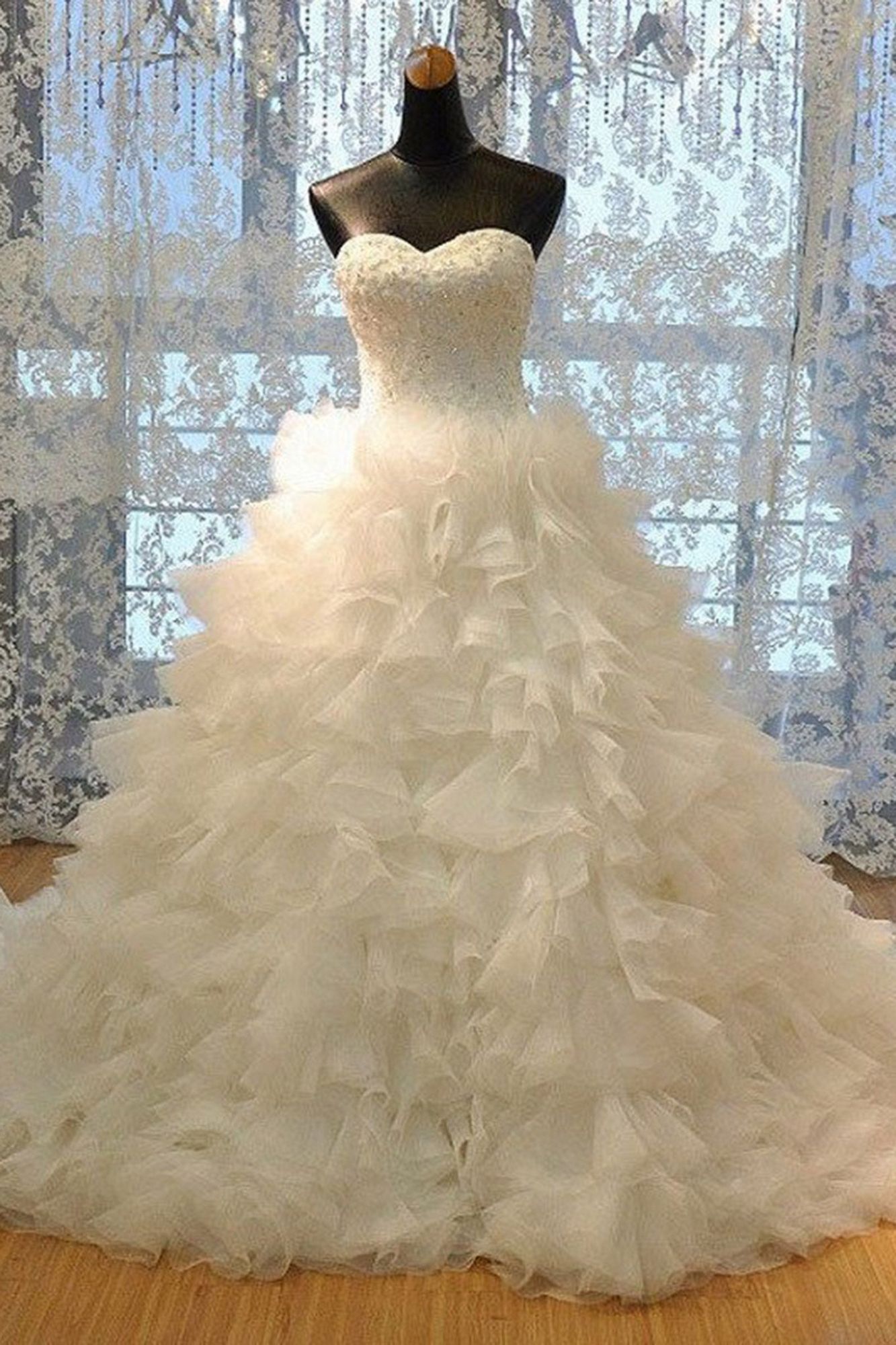 BMbridal Gorgeous Sweetheart Lace Appliques Wedding Dress Tulle Ruffles Bridal Gowns