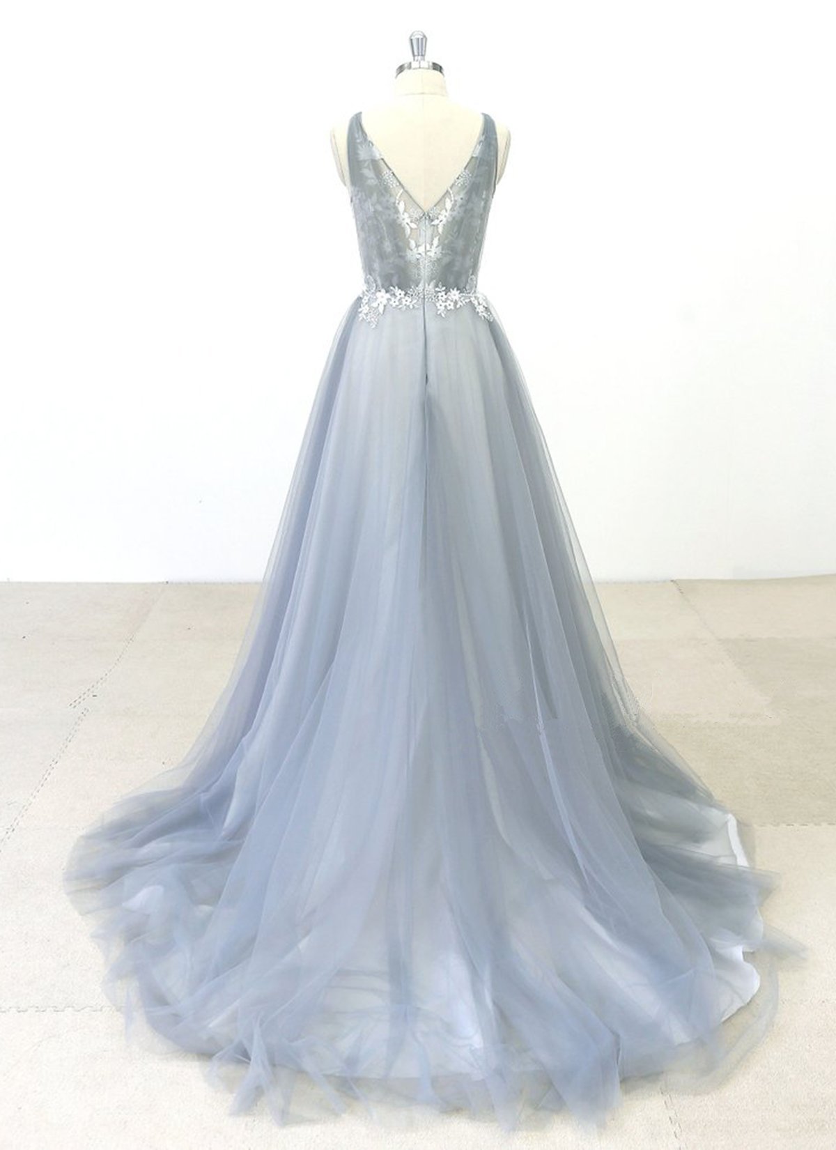 BMbridal Elegant Gray Tulle Round Neck Beach Wedding Dress Jewel Sweep Train Bridal Gowns On Sale