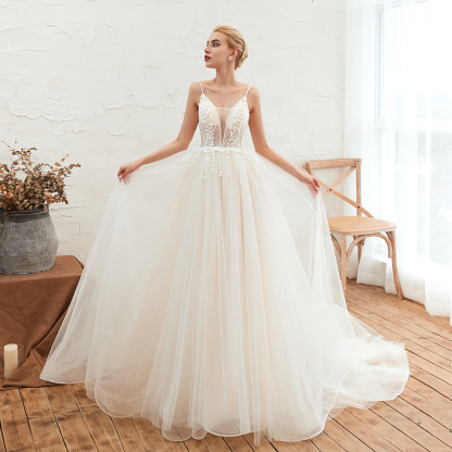 BMbridal Chic Spaghetti Straps V-Neck Ivory Tulle Wedding Dresses with Appliques