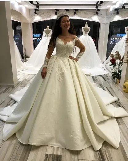 Glamorous Long Sleeves Sweetheart Satin Princess Wedding Dress with Appliques