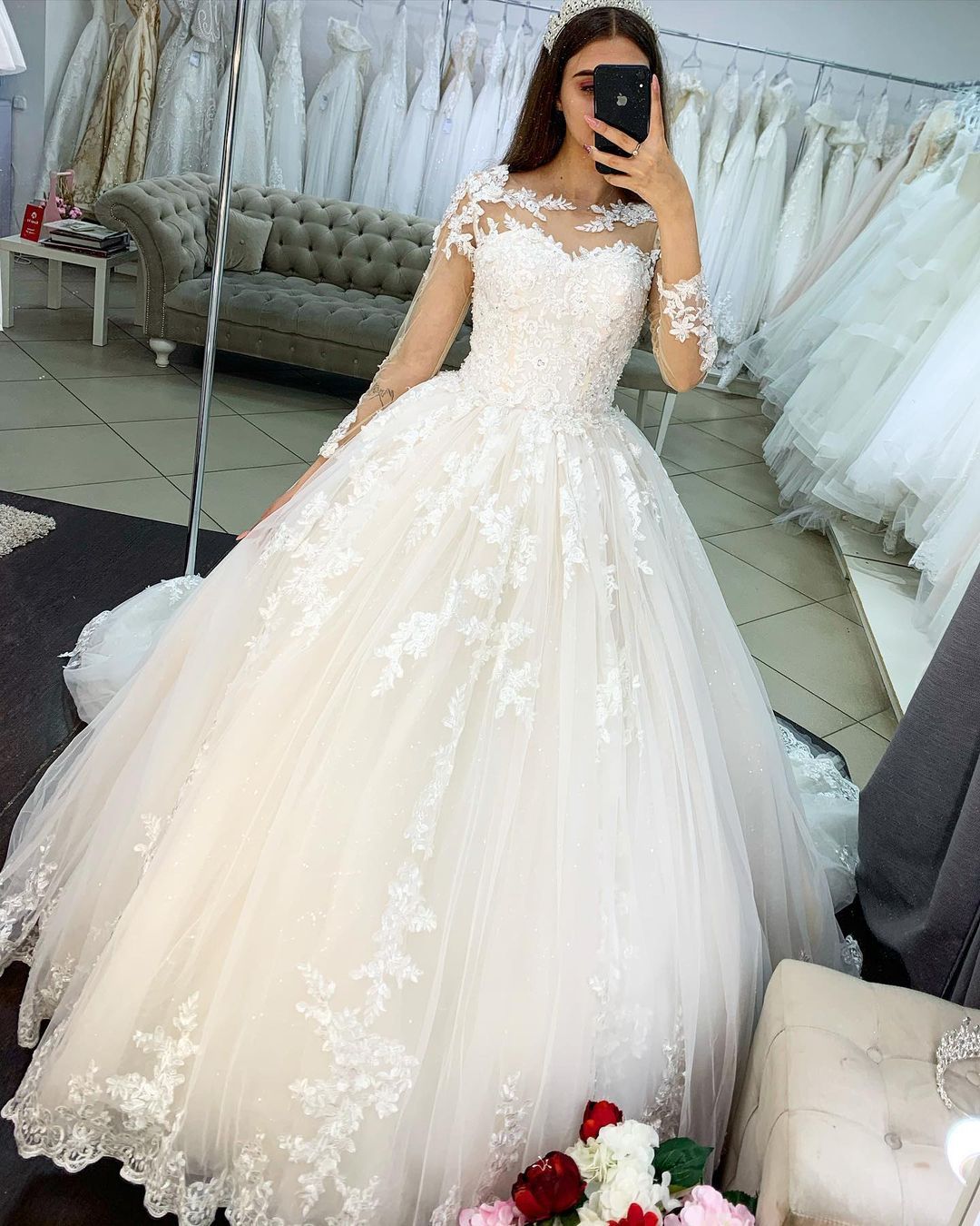 Charming Princess Bateau Long Sleeve Floor-Length Wedding Dress with Appliques Lace Tulle