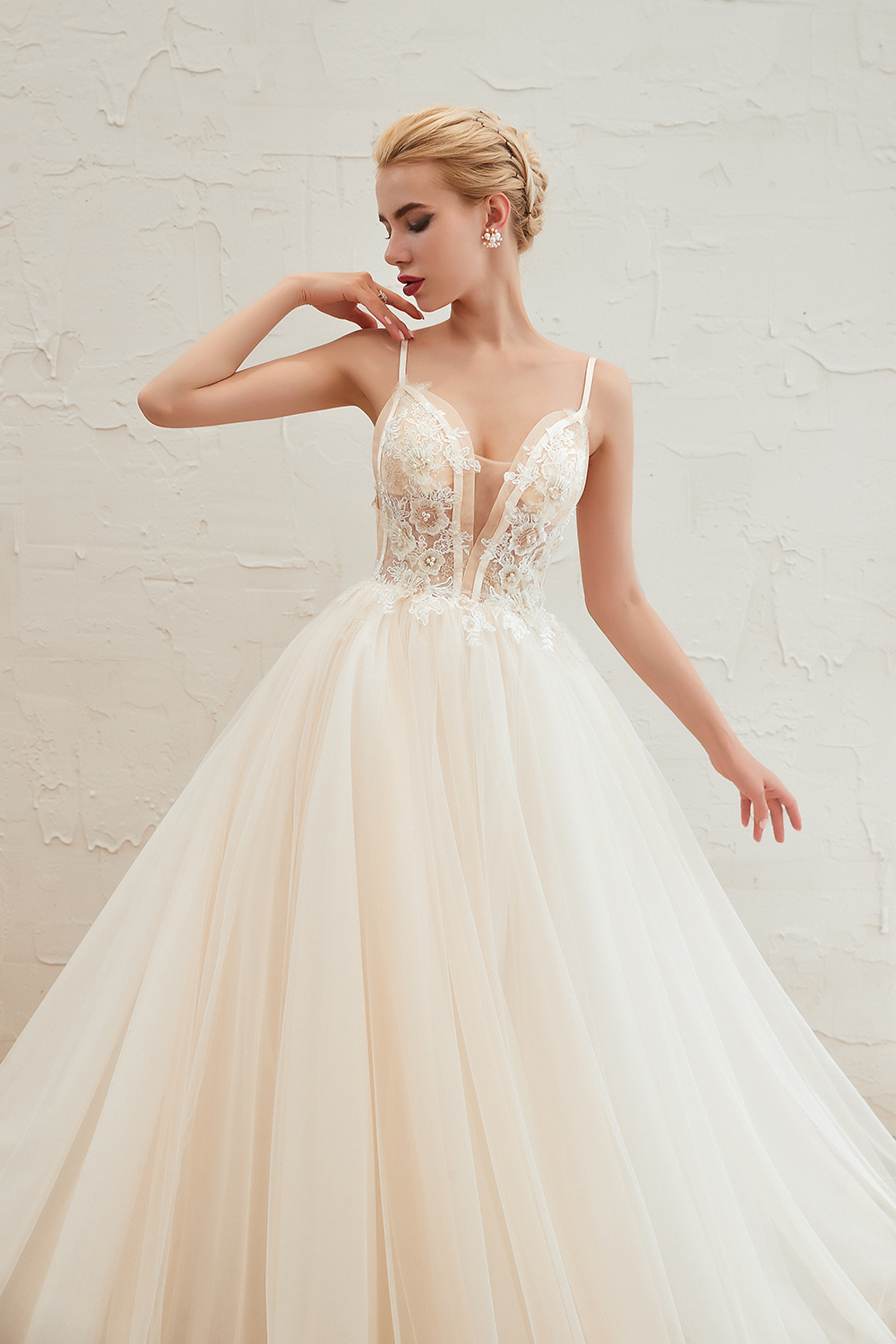 BMbridal Elegant Spaghetti-Starps Tulle Wedding Dress With Appliques