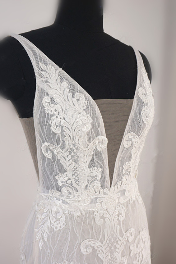 BMbridal Sexy Straps Deep-V-Neck Tulle Appliques Wedding Dress Sleeveless Ruffles Lace Bridal Gowns Online-BMbridal