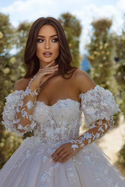Elegant A-line Appliques Lace Sweetheart Tulle Wedding Dress With Long Sleeves-BMbridal.com