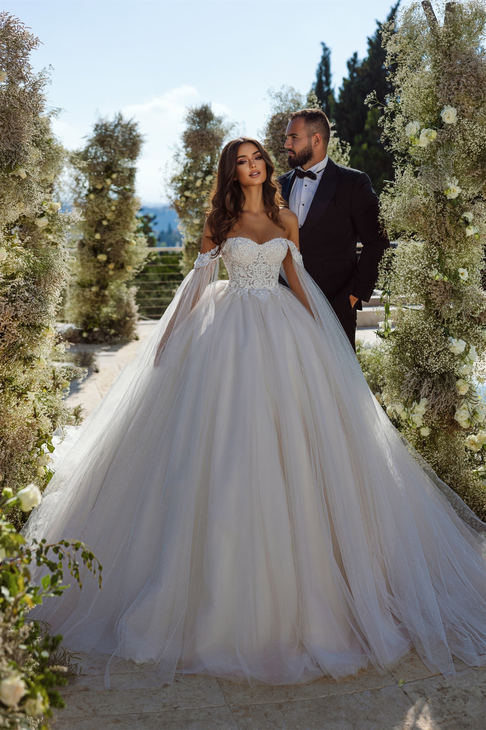 Elegant A-line Off-the-shoulder Tulle Lace Appliques Wedding Dress-BMbridal.com