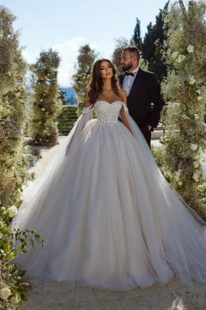 Elegant A-line Off-the-shoulder Tulle Lace Appliques Wedding Dress-BMbridal.com