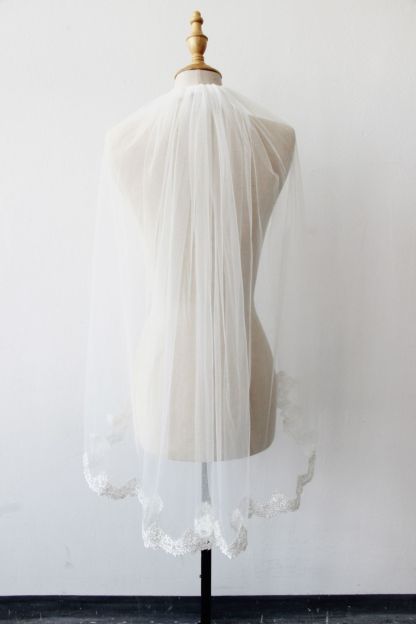 Elegant Lace Applique Edge Tulle Wedding Veil