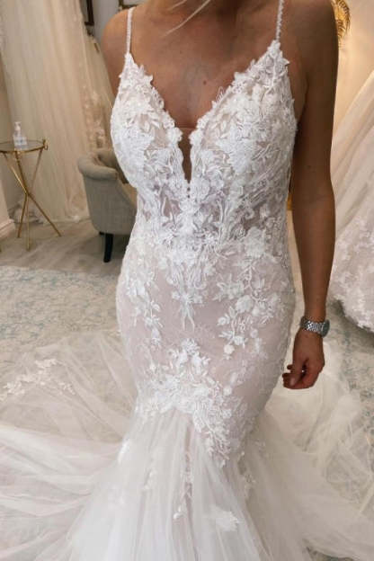 Elegant Long Mermaid V-neck Sleeveless Wedding Dresses With Lace-BMbridal.com