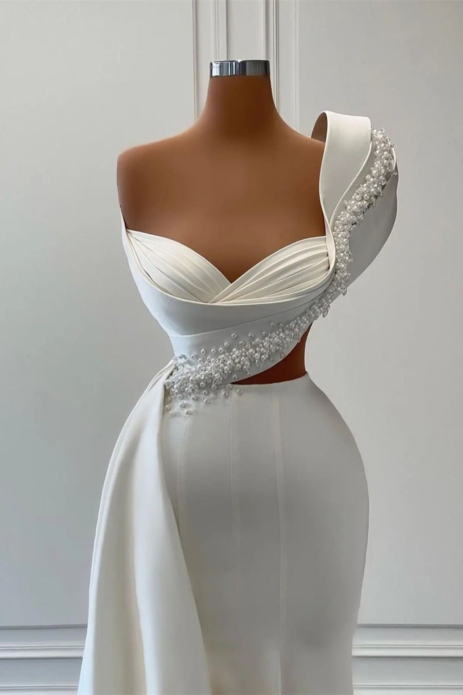Elegant One-Shoulder Sweetheart Sleeveless A-line Wedding Dresses With Beads-BMbridal.com