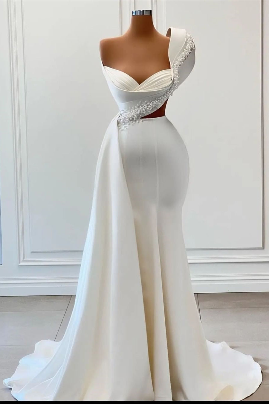 Elegant One-Shoulder Sweetheart Sleeveless A-line Wedding Dresses With Beads-BMbridal.com