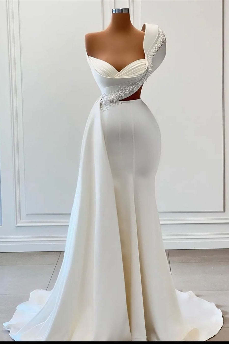 Elegant One-Shoulder Sweetheart Sleeveless A-line Wedding Dresses With Beads-BMbridal.com