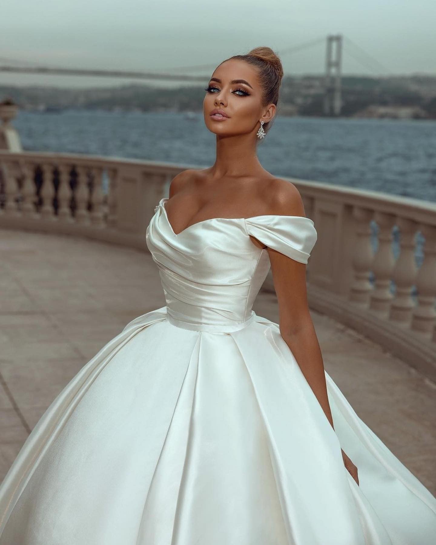 Elegant Sweetheart Off-the-shoulder Wedding Dresses Sweep Train-BMbridal