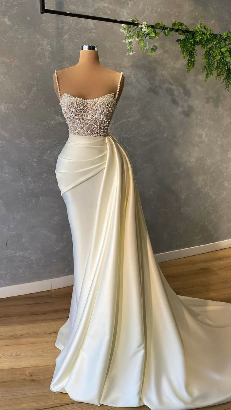 Elegant White Sequined Sleeveless Mermaid Wedding Dresses With Pearl-BMbridal.com