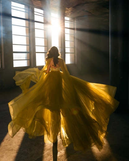 Extravagant Long Gold Sleeveless Prom Dresses With Detachable Train-BMbridal.com