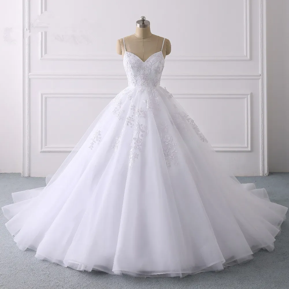 Vintage Spaghetti-Straps Tulle V-Neck Wedding Dress with Appliques Lace